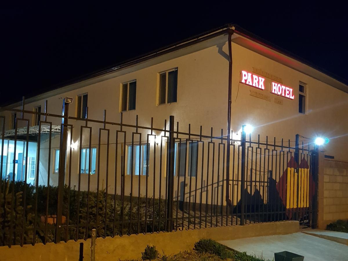 קראקול Park Hotel&Hostel מראה חיצוני תמונה